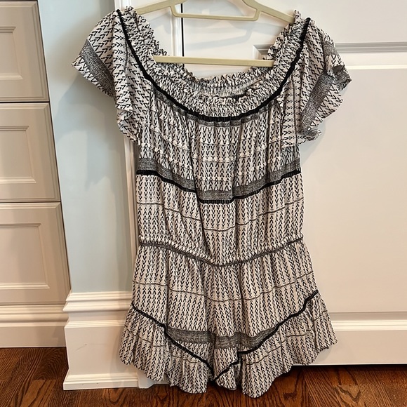 Rip Curl size medium black and white romper - Picture 2 of 3